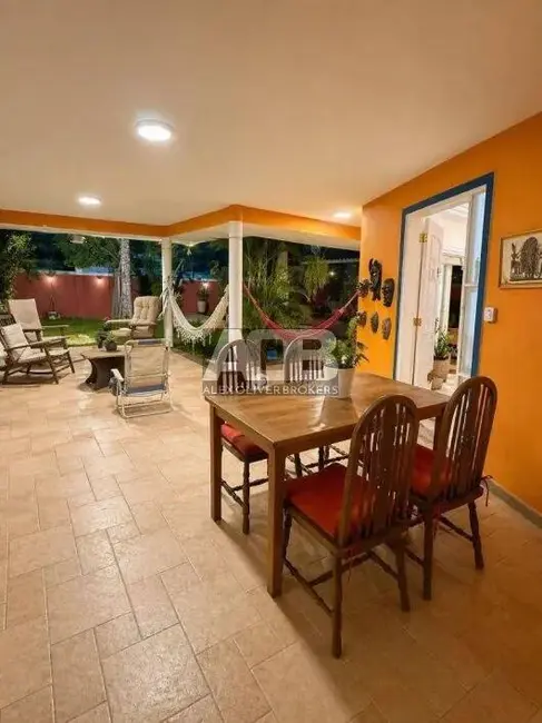Casa com 5 quartos à venda, 249m2 em Barra da Tijuca, Rio De Janeiro - RJ - imagem 2 Foto 2 de Casa com 5 quartos à venda, 249m2 em Barra da Tijuca, Rio De Janeiro - RJ