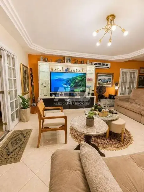 Casa com 5 quartos à venda, 249m2 em Barra da Tijuca, Rio De Janeiro - RJ - imagem 4 Foto 4 de Casa com 5 quartos à venda, 249m2 em Barra da Tijuca, Rio De Janeiro - RJ