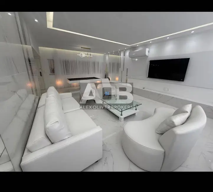 Apartamento com 4 quartos à venda, 131m2 em Copacabana, Rio De Janeiro - RJ - imagem 8 Foto 8 de Apartamento com 4 quartos à venda, 131m2 em Copacabana, Rio De Janeiro - RJ