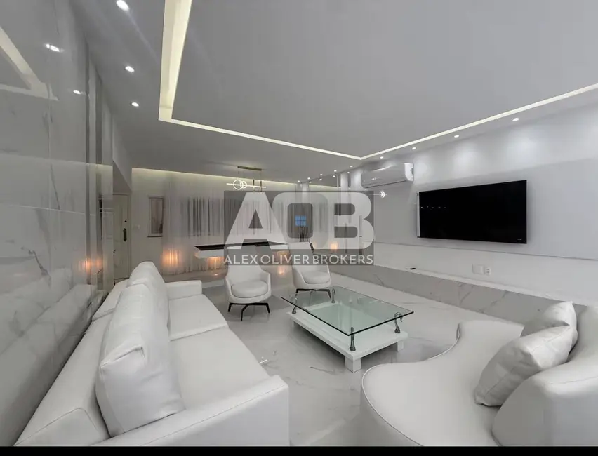 Apartamento com 4 quartos à venda, 131m2 em Copacabana, Rio De Janeiro - RJ - imagem 7 Foto 7 de Apartamento com 4 quartos à venda, 131m2 em Copacabana, Rio De Janeiro - RJ