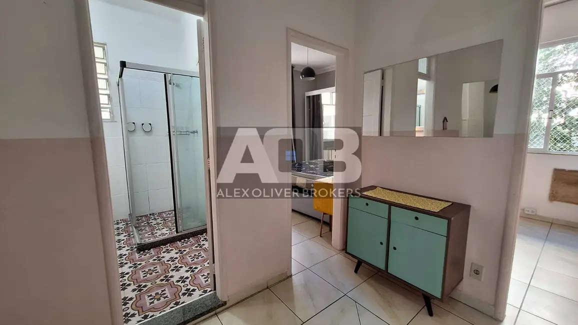 Apartamento com 2 quartos à venda, 44m2 em Copacabana, Rio De Janeiro - RJ - imagem 1 Foto 1 de Apartamento com 2 quartos à venda, 44m2 em Copacabana, Rio De Janeiro - RJ