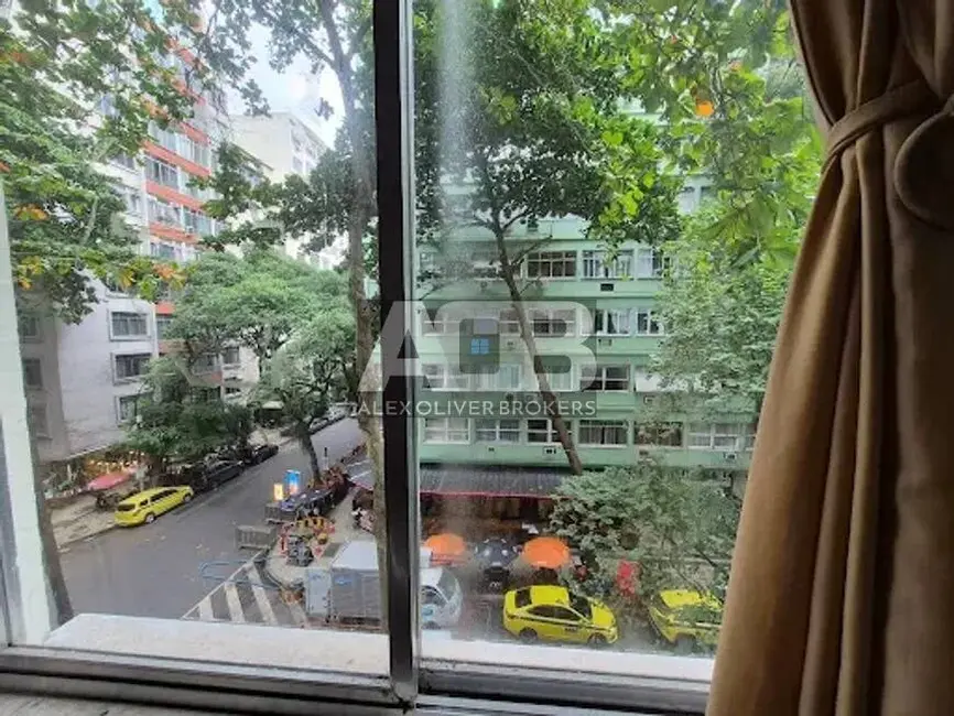 Apartamento com 1 quarto à venda, 31m2 em Copacabana, Rio De Janeiro - RJ - imagem 3 Foto 3 de Apartamento com 1 quarto à venda, 31m2 em Copacabana, Rio De Janeiro - RJ