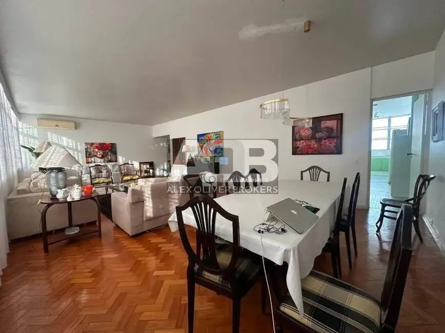 Apartamento com 3 quartos à venda, 201m2 em Copacabana, Rio De Janeiro - RJ - imagem 4 Foto 4 de Apartamento com 3 quartos à venda, 201m2 em Copacabana, Rio De Janeiro - RJ