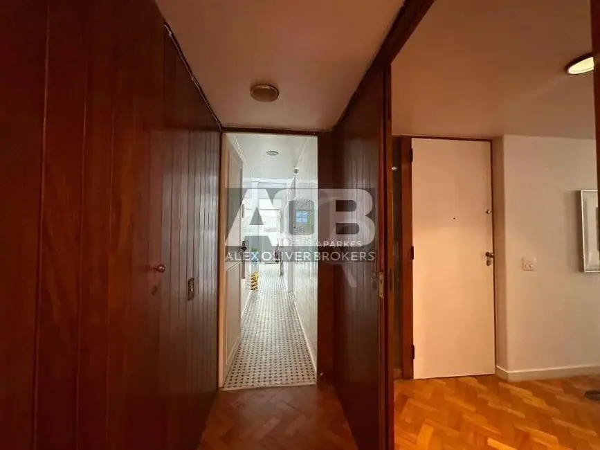 Apartamento com 3 quartos à venda, 201m2 em Copacabana, Rio De Janeiro - RJ - imagem 8 Foto 8 de Apartamento com 3 quartos à venda, 201m2 em Copacabana, Rio De Janeiro - RJ
