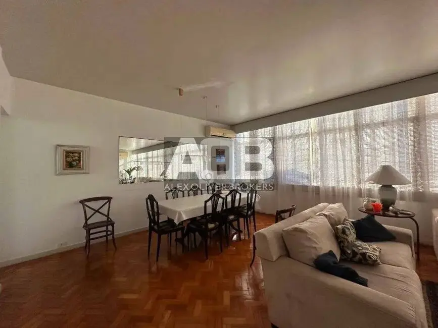 Apartamento com 3 quartos à venda, 201m2 em Copacabana, Rio De Janeiro - RJ - imagem 6 Foto 6 de Apartamento com 3 quartos à venda, 201m2 em Copacabana, Rio De Janeiro - RJ