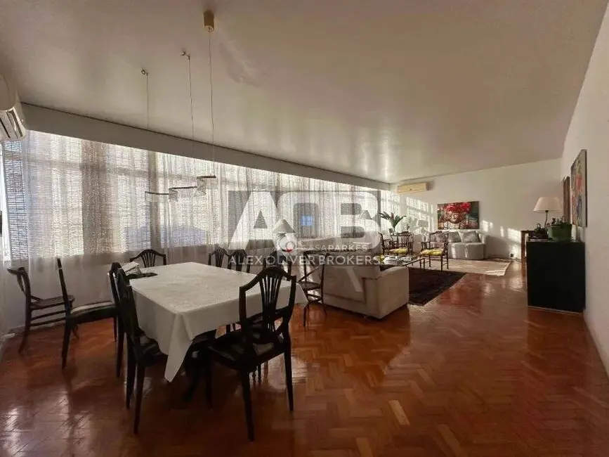 Apartamento com 3 quartos à venda, 201m2 em Copacabana, Rio De Janeiro - RJ - imagem 3 Foto 3 de Apartamento com 3 quartos à venda, 201m2 em Copacabana, Rio De Janeiro - RJ