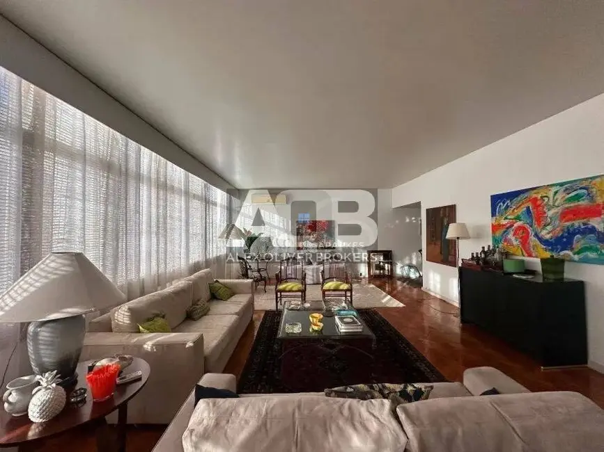 Apartamento com 3 quartos à venda, 201m2 em Copacabana, Rio De Janeiro - RJ - imagem 5 Foto 5 de Apartamento com 3 quartos à venda, 201m2 em Copacabana, Rio De Janeiro - RJ
