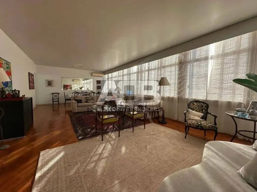 Apartamento com 3 quartos à venda, 201m2 em Copacabana, Rio De Janeiro - RJ - imagem 1 Foto 1 de Apartamento com 3 quartos à venda, 201m2 em Copacabana, Rio De Janeiro - RJ