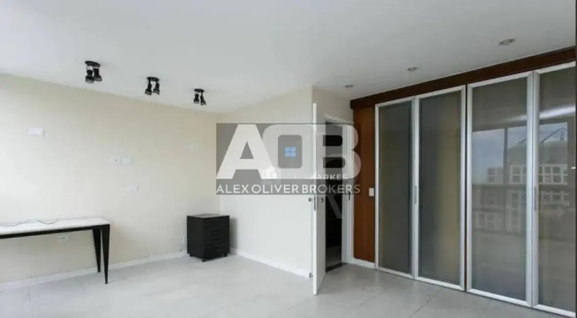 Cobertura com 3 quartos para alugar, 200m2 em Barra da Tijuca, Rio De Janeiro - RJ - imagem 8 Foto 8 de Cobertura com 3 quartos para alugar, 200m2 em Barra da Tijuca, Rio De Janeiro - RJ