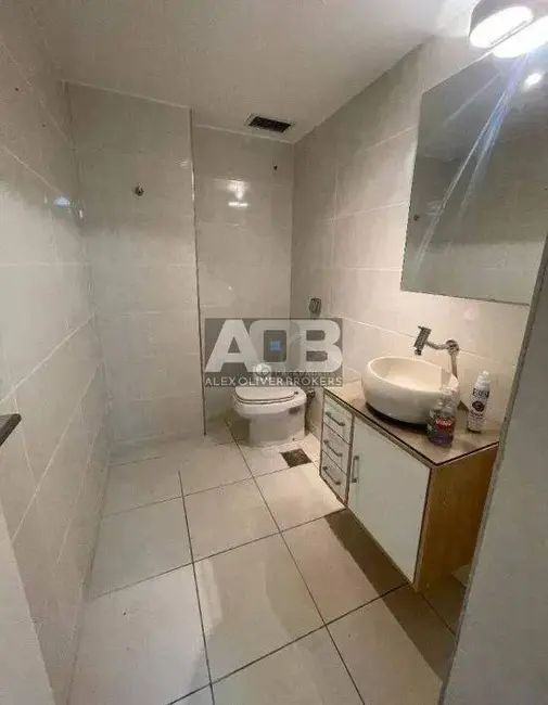 Sala Comercial à venda e para alugar, 120m2 em Centro, Rio De Janeiro - RJ - imagem 5 Foto 5 de Sala Comercial à venda e para alugar, 120m2 em Centro, Rio De Janeiro - RJ