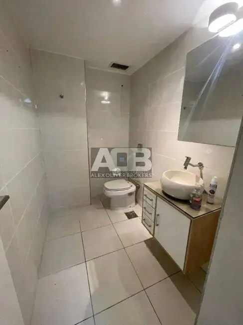 Sala Comercial à venda e para alugar, 120m2 em Centro, Rio De Janeiro - RJ - imagem 4 Foto 4 de Sala Comercial à venda e para alugar, 120m2 em Centro, Rio De Janeiro - RJ