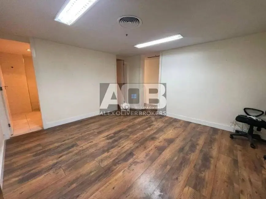 Sala Comercial à venda e para alugar, 120m2 em Centro, Rio De Janeiro - RJ - imagem 3 Foto 3 de Sala Comercial à venda e para alugar, 120m2 em Centro, Rio De Janeiro - RJ