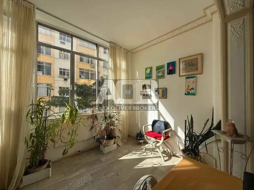 Apartamento com 3 quartos à venda, 140m2 em Copacabana, Rio De Janeiro - RJ - imagem 6 Foto 6 de Apartamento com 3 quartos à venda, 140m2 em Copacabana, Rio De Janeiro - RJ