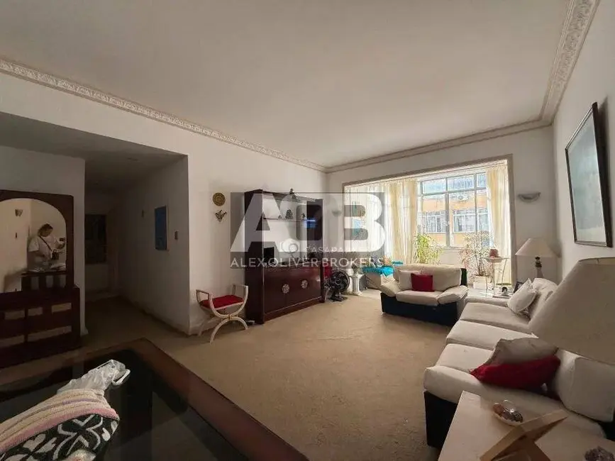 Apartamento com 3 quartos à venda, 140m2 em Copacabana, Rio De Janeiro - RJ - imagem 2 Foto 2 de Apartamento com 3 quartos à venda, 140m2 em Copacabana, Rio De Janeiro - RJ