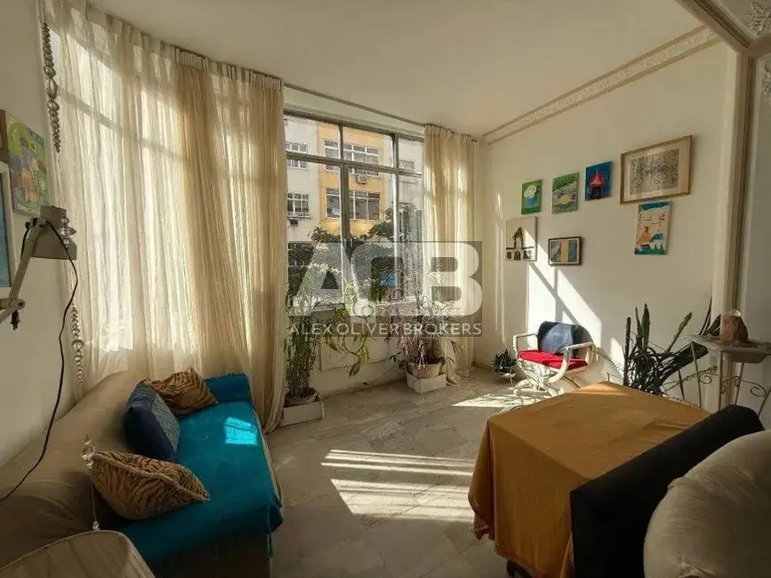 Apartamento com 3 quartos à venda, 140m2 em Copacabana, Rio De Janeiro - RJ - imagem 5 Foto 5 de Apartamento com 3 quartos à venda, 140m2 em Copacabana, Rio De Janeiro - RJ