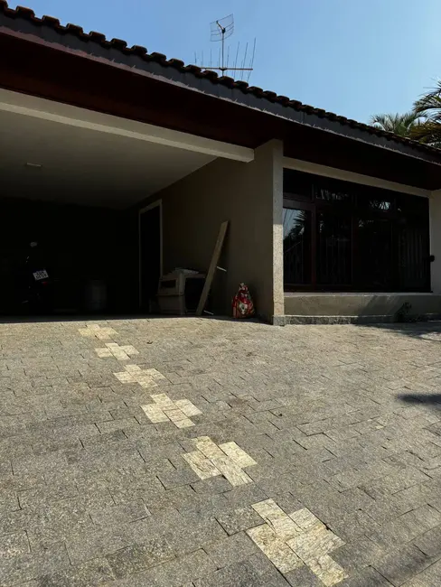 Casa com 4 quartos à venda, 280m2 em São Braz, Curitiba - PR - imagem 2 Foto 2 de Casa com 4 quartos à venda, 280m2 em São Braz, Curitiba - PR