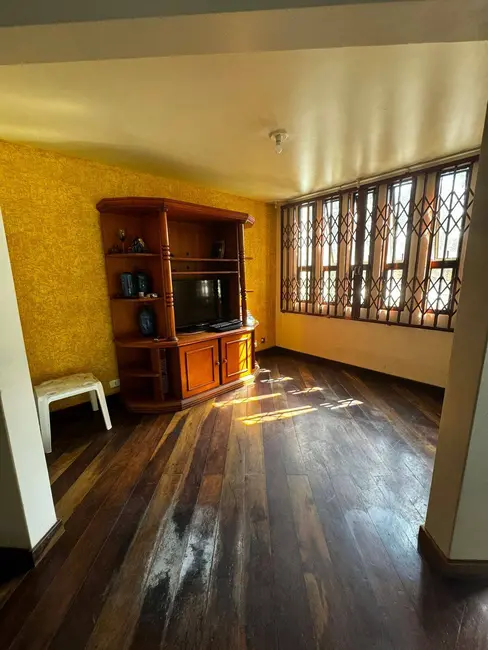 Casa com 4 quartos à venda, 280m2 em São Braz, Curitiba - PR - imagem 4 Foto 4 de Casa com 4 quartos à venda, 280m2 em São Braz, Curitiba - PR