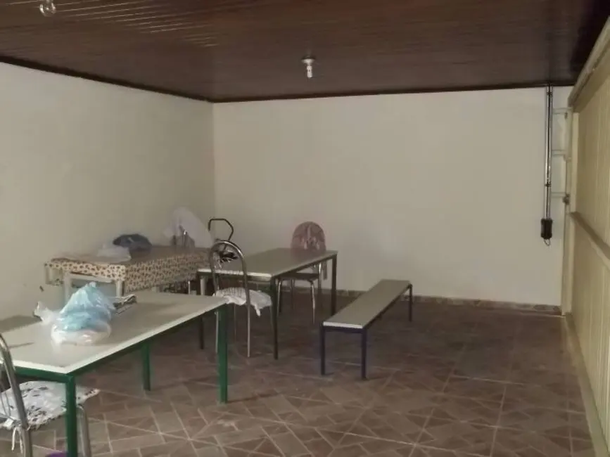 Sobrado com 3 quartos à venda, 300m2 em Santo Inácio, Curitiba - PR - imagem 2 Foto 2 de Sobrado com 3 quartos à venda, 300m2 em Santo Inácio, Curitiba - PR