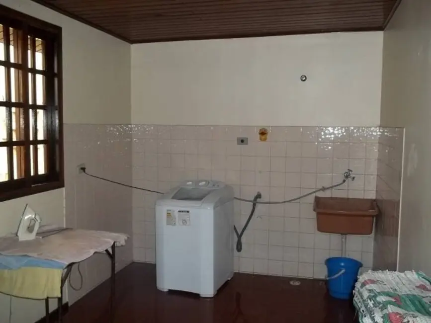 Sobrado com 3 quartos à venda, 300m2 em Santo Inácio, Curitiba - PR - imagem 3 Foto 3 de Sobrado com 3 quartos à venda, 300m2 em Santo Inácio, Curitiba - PR