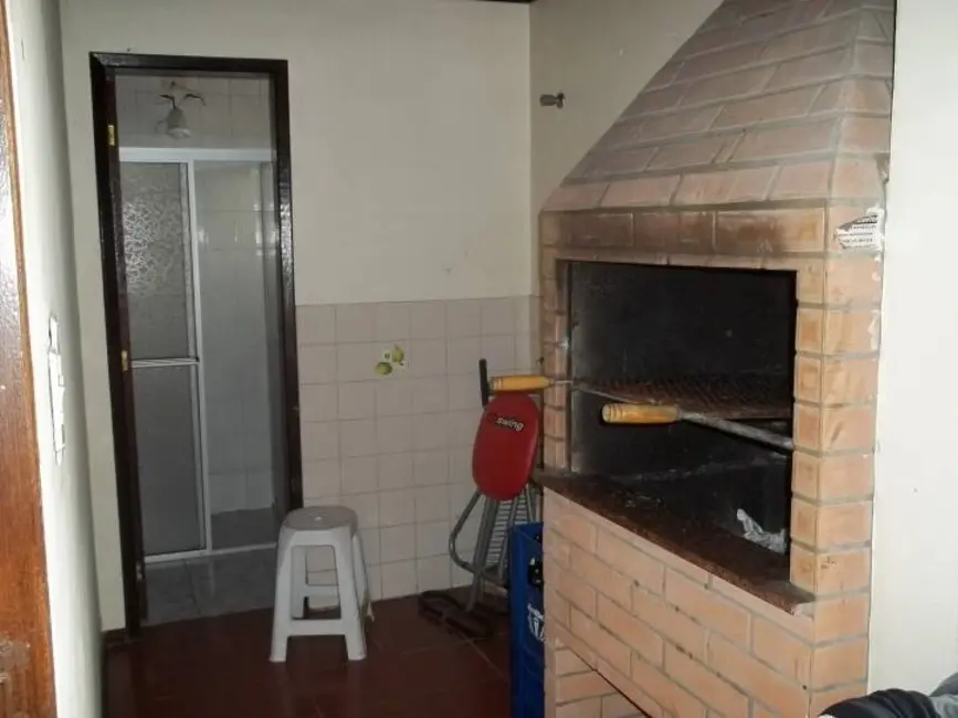 Sobrado com 3 quartos à venda, 300m2 em Santo Inácio, Curitiba - PR - imagem 4 Foto 4 de Sobrado com 3 quartos à venda, 300m2 em Santo Inácio, Curitiba - PR