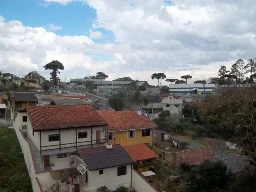 Sobrado com 3 quartos à venda, 300m2 em Santo Inácio, Curitiba - PR - imagem 6 Foto 6 de Sobrado com 3 quartos à venda, 300m2 em Santo Inácio, Curitiba - PR