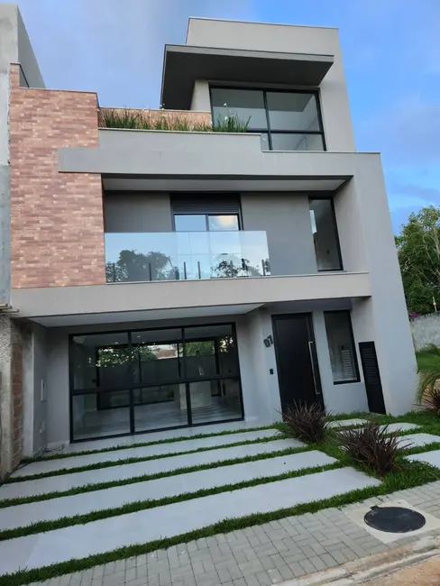 Sobrado com 3 quartos à venda, 166m2 em Pilarzinho, Curitiba - PR - imagem 3 Foto 3 de Sobrado com 3 quartos à venda, 166m2 em Pilarzinho, Curitiba - PR