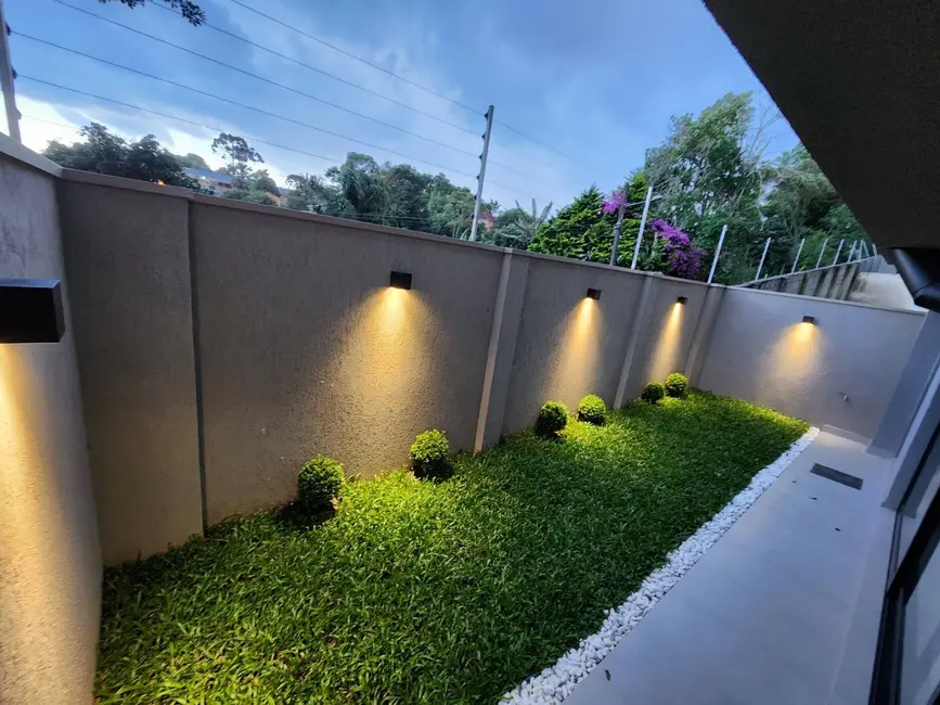 Sobrado com 3 quartos à venda, 166m2 em Pilarzinho, Curitiba - PR - imagem 5 Foto 5 de Sobrado com 3 quartos à venda, 166m2 em Pilarzinho, Curitiba - PR