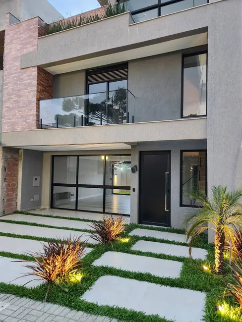 Sobrado com 3 quartos à venda, 166m2 em Pilarzinho, Curitiba - PR - imagem 1 Foto 1 de Sobrado com 3 quartos à venda, 166m2 em Pilarzinho, Curitiba - PR