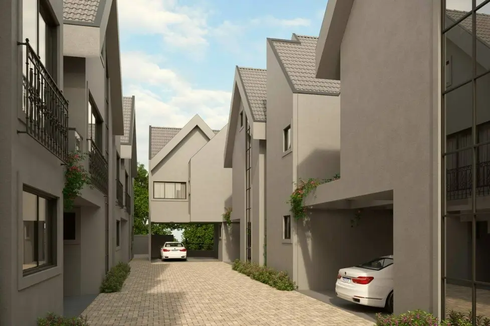 Casa com 4 quartos à venda, 180m2 em Ahú, Curitiba - PR - imagem 1 Foto 1 de Casa com 4 quartos à venda, 180m2 em Ahú, Curitiba - PR
