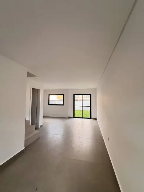 Foto 3 de Sobrado com 3 quartos à venda, 105m2 em Xaxim, Curitiba - PR