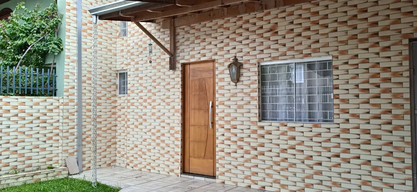 Casa com 3 quartos à venda, 150m2 em São Braz, Curitiba - PR - imagem 1 Foto 1 de Casa com 3 quartos à venda, 150m2 em São Braz, Curitiba - PR