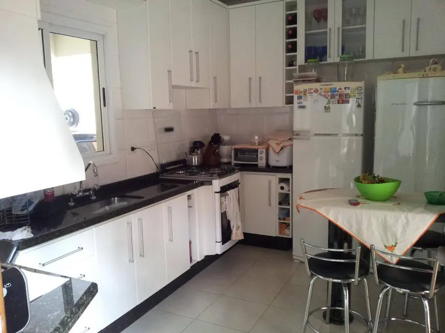 Sobrado com 3 quartos à venda, 162m2 em Santa Felicidade, Curitiba - PR - imagem 6 Foto 6 de Sobrado com 3 quartos à venda, 162m2 em Santa Felicidade, Curitiba - PR