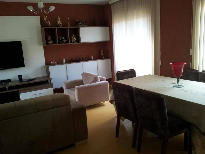 Sobrado com 3 quartos à venda, 162m2 em Santa Felicidade, Curitiba - PR - imagem 5 Foto 5 de Sobrado com 3 quartos à venda, 162m2 em Santa Felicidade, Curitiba - PR