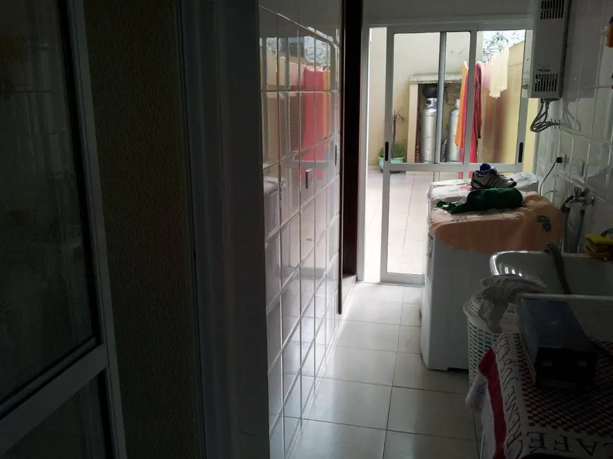 Sobrado com 3 quartos à venda, 162m2 em Santa Felicidade, Curitiba - PR - imagem 8 Foto 8 de Sobrado com 3 quartos à venda, 162m2 em Santa Felicidade, Curitiba - PR
