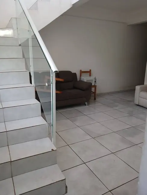 Sobrado com 3 quartos à venda, 152m2 em Jardim Rondinha, Campo Largo - PR - imagem 4 Foto 4 de Sobrado com 3 quartos à venda, 152m2 em Jardim Rondinha, Campo Largo - PR
