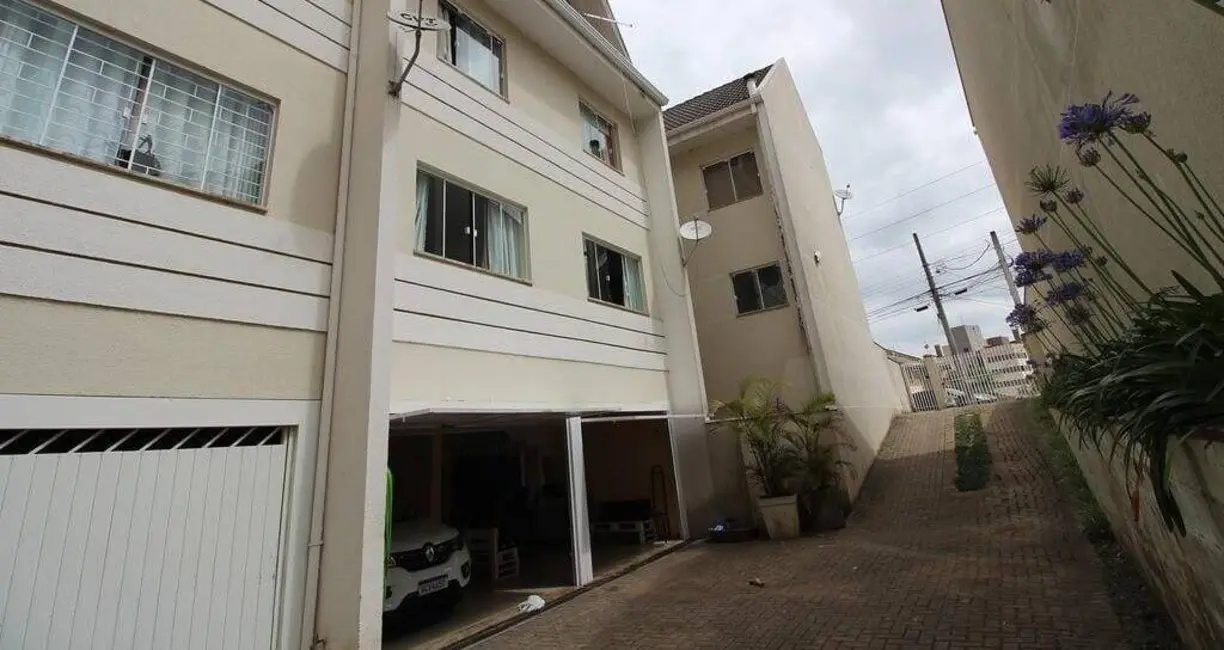 Casa com 3 quartos à venda, 206m2 em Água Verde, Curitiba - PR - imagem 3 Foto 3 de Casa com 3 quartos à venda, 206m2 em Água Verde, Curitiba - PR