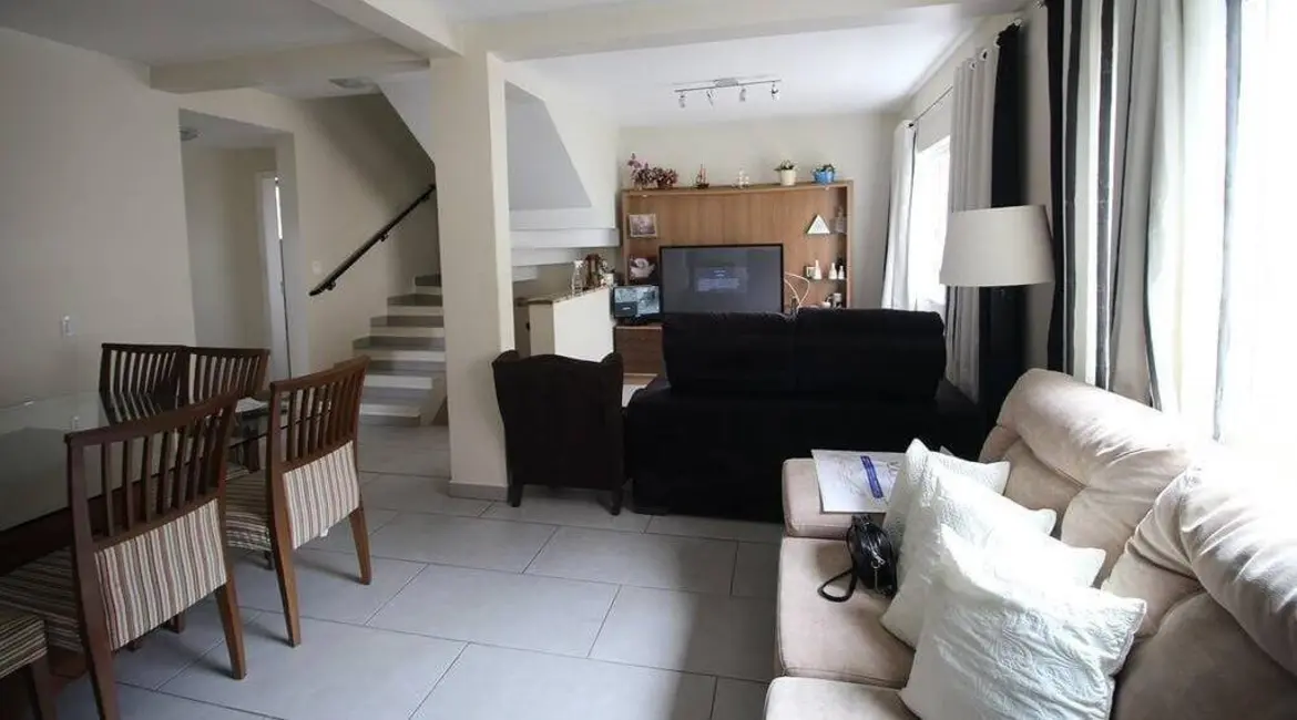 Casa com 3 quartos à venda, 206m2 em Água Verde, Curitiba - PR - imagem 8 Foto 8 de Casa com 3 quartos à venda, 206m2 em Água Verde, Curitiba - PR