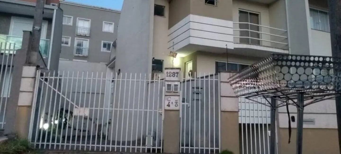 Casa com 3 quartos à venda, 206m2 em Água Verde, Curitiba - PR - imagem 2 Foto 2 de Casa com 3 quartos à venda, 206m2 em Água Verde, Curitiba - PR