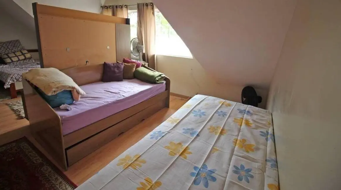 Casa com 3 quartos à venda, 206m2 em Água Verde, Curitiba - PR - imagem 5 Foto 5 de Casa com 3 quartos à venda, 206m2 em Água Verde, Curitiba - PR