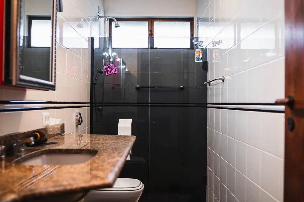 Casa com 4 quartos à venda, 299m2 em Santo Inácio, Curitiba - PR - imagem 3 Foto 3 de Casa com 4 quartos à venda, 299m2 em Santo Inácio, Curitiba - PR