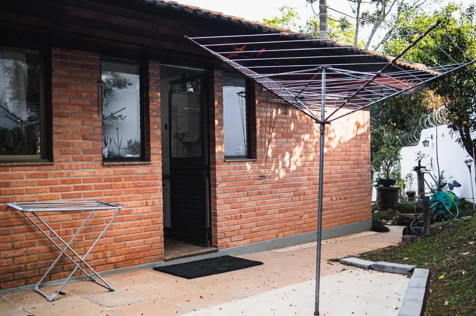 Casa com 4 quartos à venda, 299m2 em Santo Inácio, Curitiba - PR - imagem 4 Foto 4 de Casa com 4 quartos à venda, 299m2 em Santo Inácio, Curitiba - PR