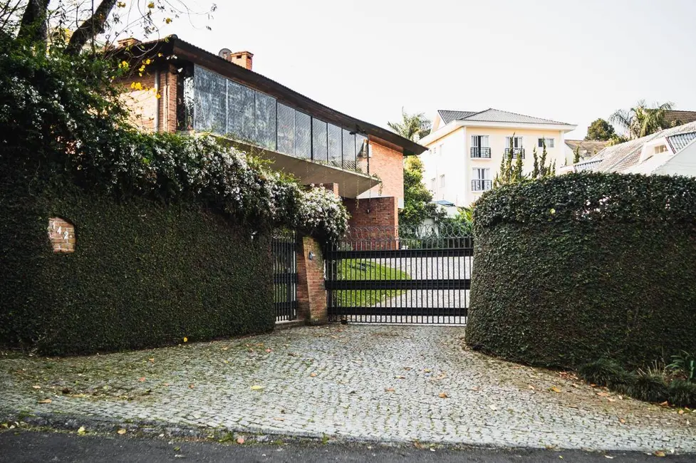 Casa com 4 quartos à venda, 299m2 em Santo Inácio, Curitiba - PR - imagem 1 Foto 1 de Casa com 4 quartos à venda, 299m2 em Santo Inácio, Curitiba - PR