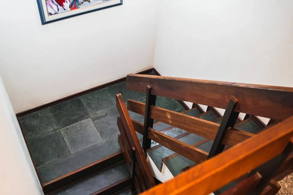 Casa com 4 quartos à venda, 299m2 em Santo Inácio, Curitiba - PR - imagem 5 Foto 5 de Casa com 4 quartos à venda, 299m2 em Santo Inácio, Curitiba - PR