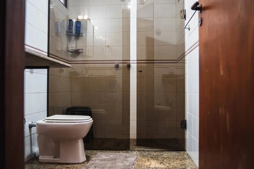 Casa com 4 quartos à venda, 299m2 em Santo Inácio, Curitiba - PR - imagem 7 Foto 7 de Casa com 4 quartos à venda, 299m2 em Santo Inácio, Curitiba - PR