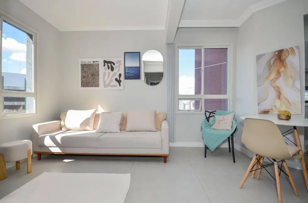 Apartamento com 2 quartos à venda e para alugar, 53m2 em Bigorrilho, Curitiba - PR - imagem 3 Foto 3 de Apartamento com 2 quartos à venda e para alugar, 53m2 em Bigorrilho, Curitiba - PR