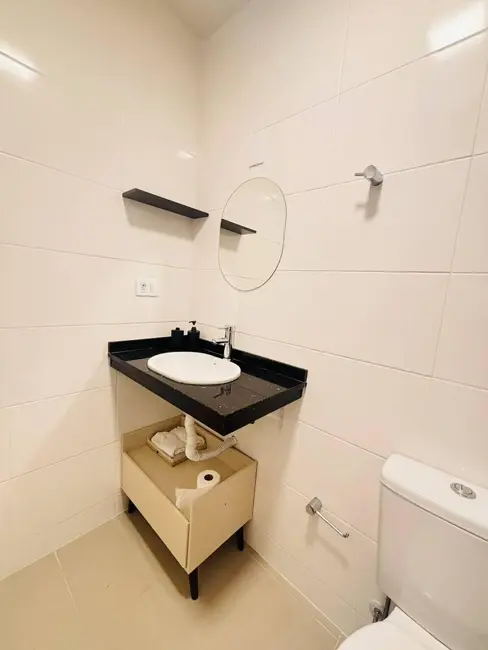 Apartamento com 1 quarto à venda e para alugar, 28m2 em Centro, Curitiba - PR - imagem 2 Foto 2 de Apartamento com 1 quarto à venda e para alugar, 28m2 em Centro, Curitiba - PR