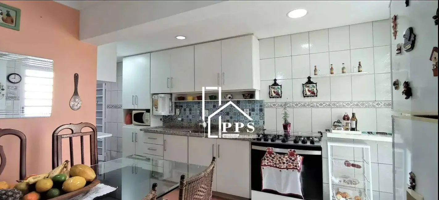 Casa com 3 quartos à venda, 180m2 em Centro, Vinhedo - SP - imagem 1 Foto 1 de Casa com 3 quartos à venda, 180m2 em Centro, Vinhedo - SP