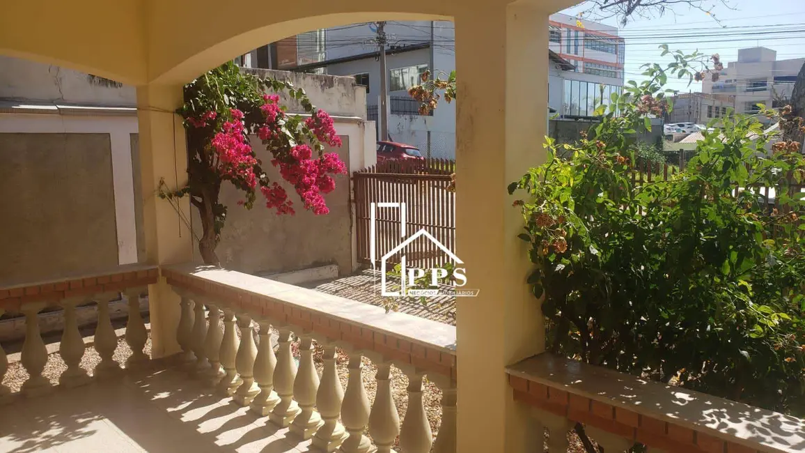 Casa com 3 quartos à venda, 480m2 em Santa Rosa, Vinhedo - SP - imagem 4 Foto 4 de Casa com 3 quartos à venda, 480m2 em Santa Rosa, Vinhedo - SP