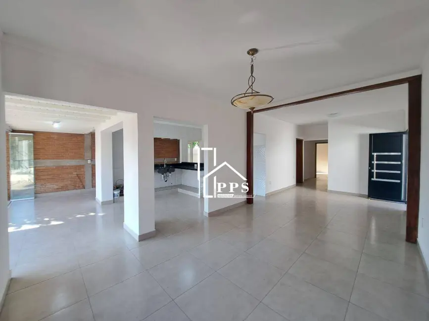 Casa com 3 quartos à venda, 310m2 em Centro, Vinhedo - SP - imagem 2 Foto 2 de Casa com 3 quartos à venda, 310m2 em Centro, Vinhedo - SP