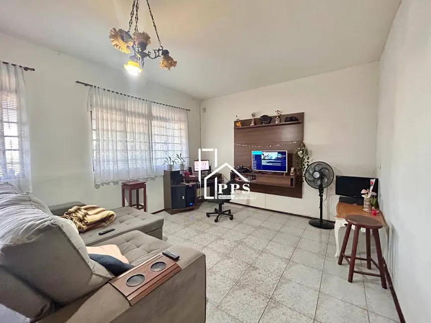 Casa com 3 quartos à venda, 330m2 em Centro, Vinhedo - SP - imagem 5 Foto 5 de Casa com 3 quartos à venda, 330m2 em Centro, Vinhedo - SP